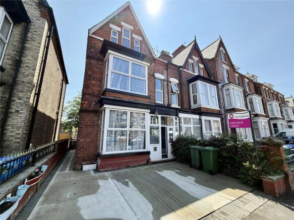 8 bed property, in Victoria Road, £260,000