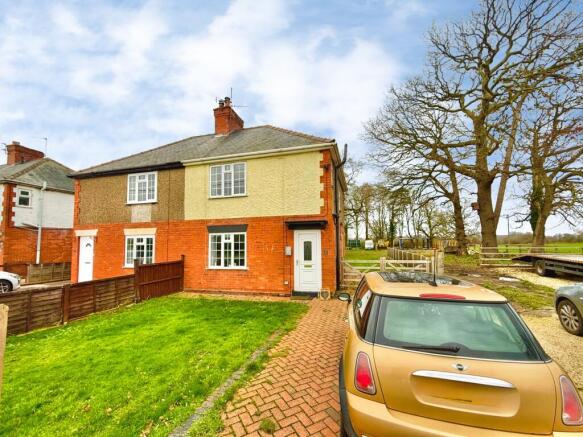 3 bed property, in Bassingham Road, £270,000