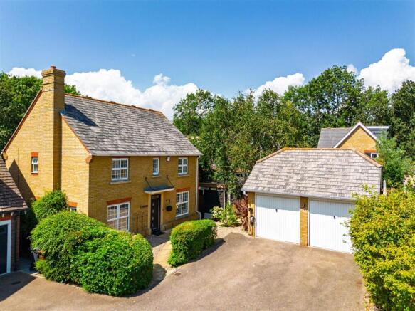 4 bed property, in High Trees, £700,000