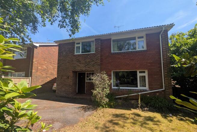 4 bed property, in Hiltingbury, £550,000