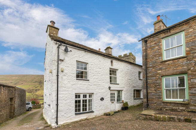 3 bed property, in Main Street, £185,000