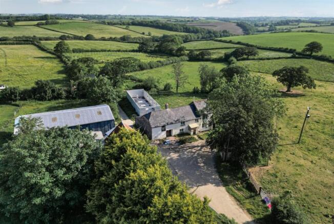 4 bed property, in Nr Milton Damerel, £525,000