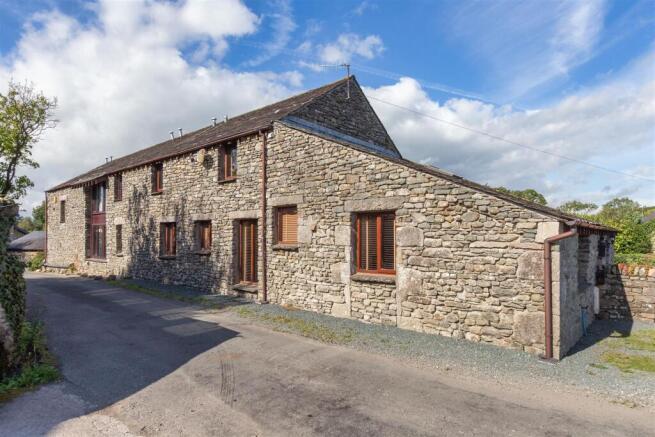5 bed property, in Crooklands, £550,000