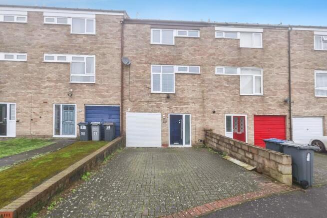 3 bed property, in Middle Leasow, £180,000