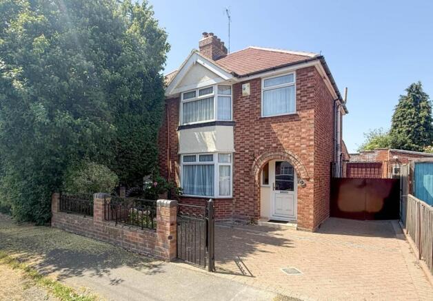 3 bed property, in Chalmers Road, £599,950
