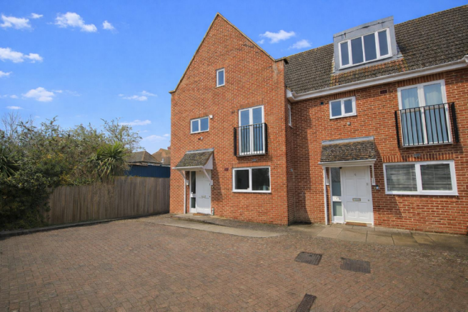 3 bed property, in Rowan Close, £425,000