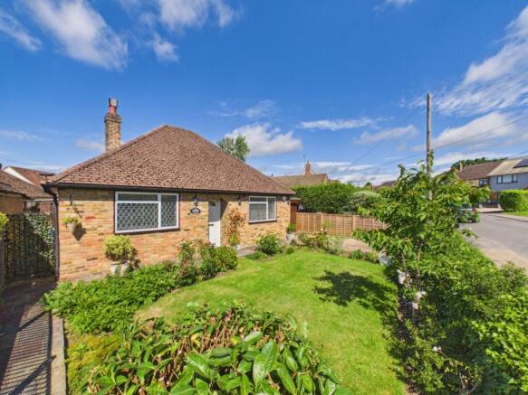 2 bed property, in Howard Crescent, £649,950