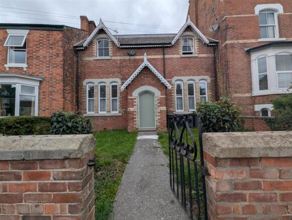 1 bed property, in Pierremont Crescent, £110,000