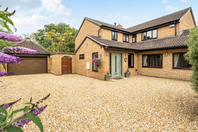 5 bed property, in Whittington Road, £700,000