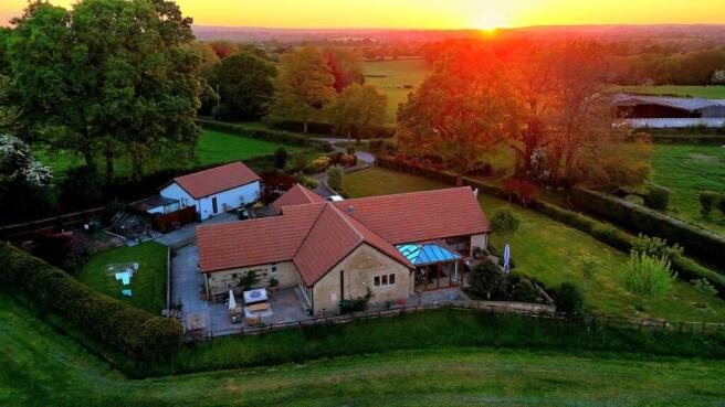 4 bed property, in Lyes Green, £950,000