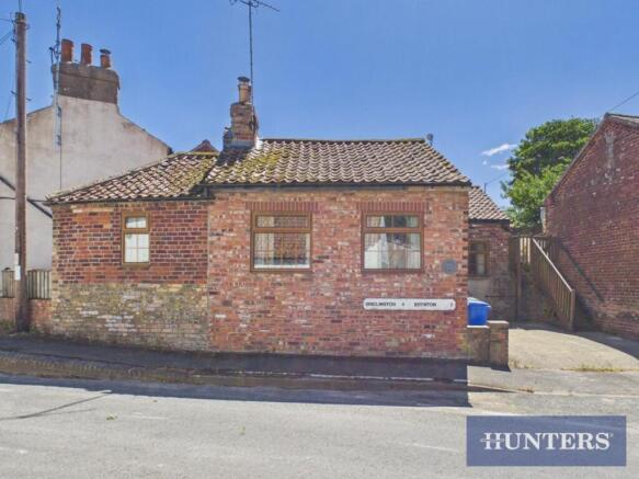 1 bed property, in Front Street, £160,000
