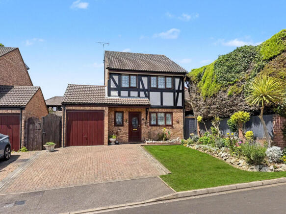 4 bed property, in Glendale, £465,000