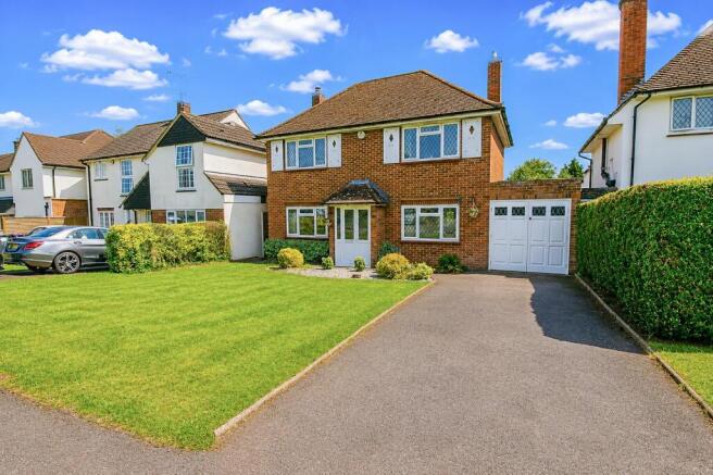 4 bed property, in Dale Close, £875,000