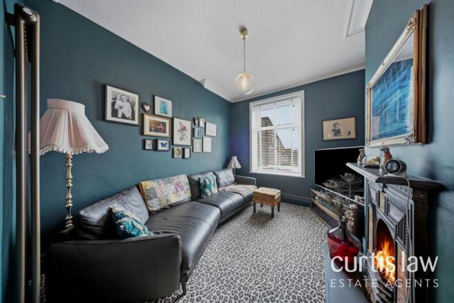 2 bed property, in St. Lawrence Street, £145,000
