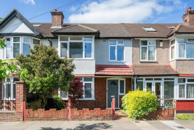 3 bed property, in Clayponds Avenue TW8, £635,000