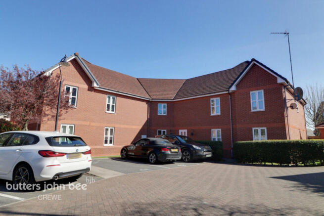 2 bed property, in St Georges Court, £103,500