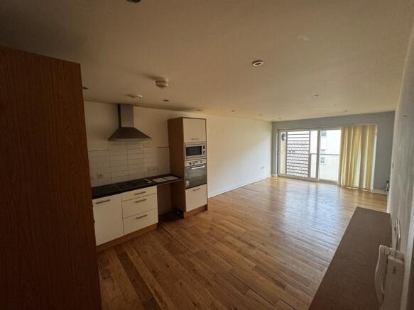 2 bed property, in Dock Street, £90,000