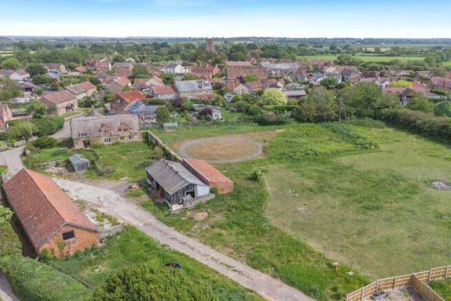 3 bed property, in Westend, £350,000