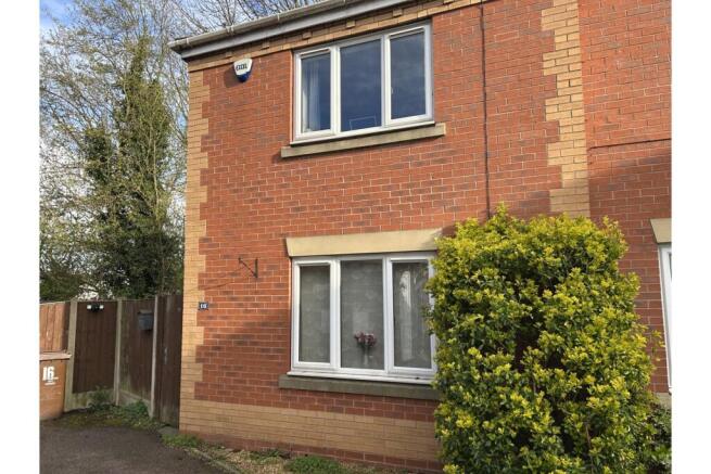 2 bed property, in Windmill View, £190,000