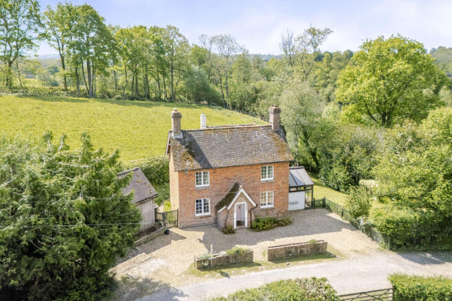 3 bed property, in Perryhill Lane, £800,000