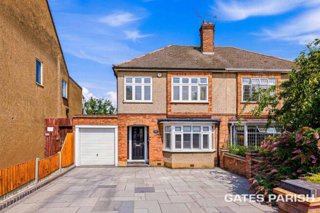 3 bed property, in Ockendon Road, £575,000