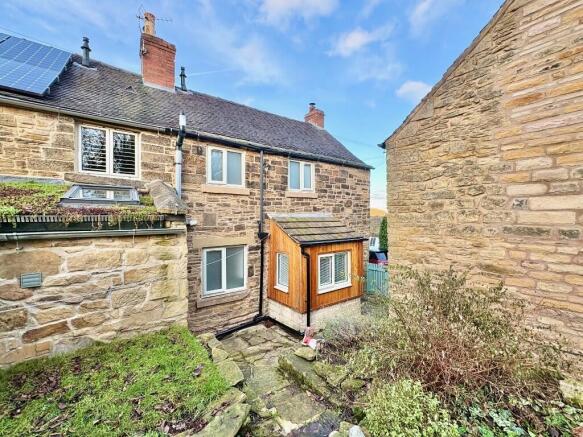 2 bed property, in Fritchley Lane, £275,000