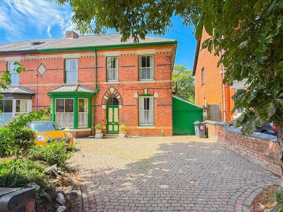 4 bed property, in Orchard Road, £465,000