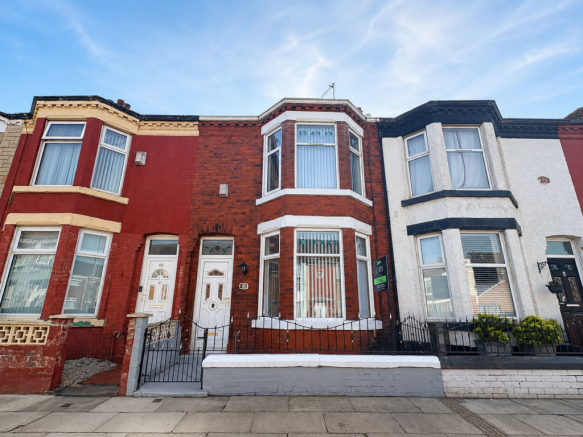 3 bed property, in Worcester Road, £150,000