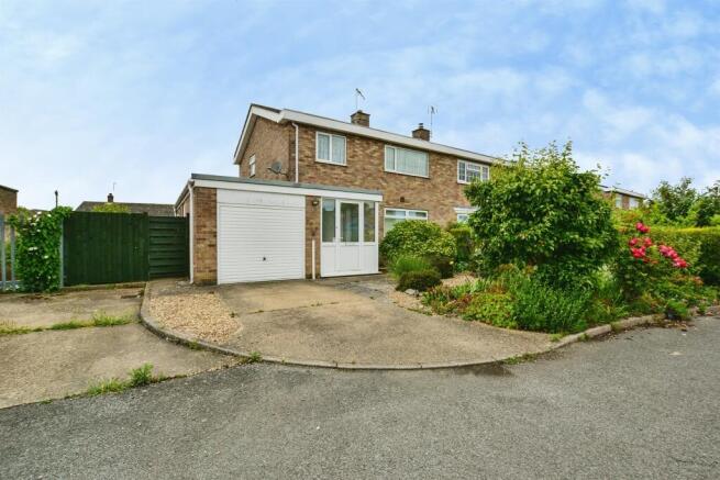 3 bed property, in Magdalen Road, £124,000