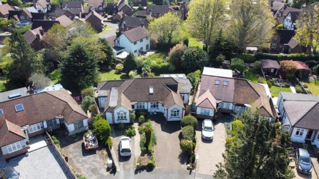 3 bed property, in Gerrard Gardens, £625,000