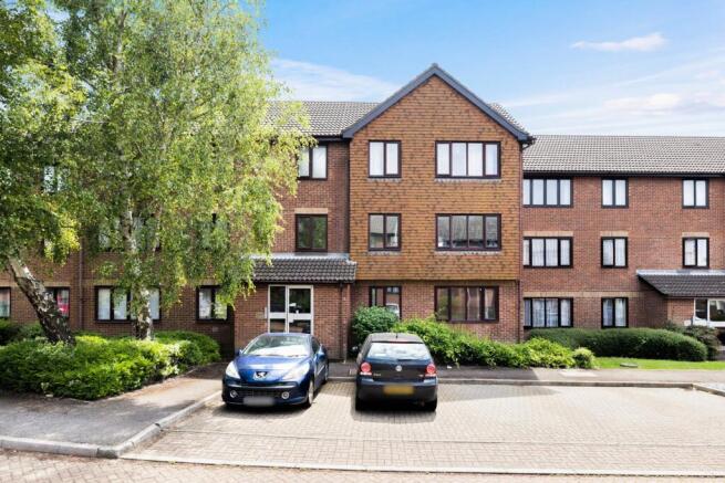 2 bed property, in Dover Road, £150,000