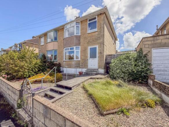3 bed property, in Bloomfield Drive, £375,000