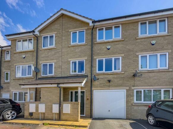 3 bed property, in Prospect Court, £200,000