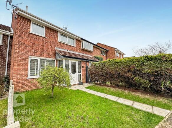 3 bed property, in Chestnut Avenue, £240,000