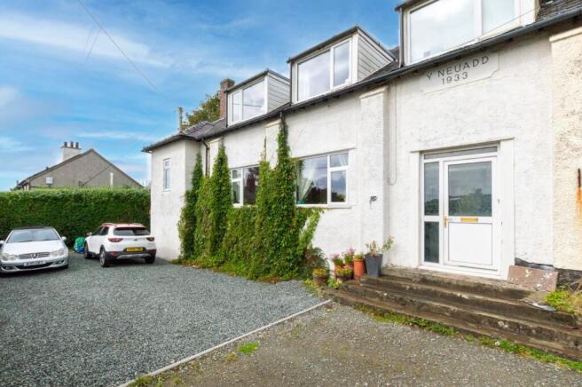 5 bed property, in Gwalchmai, £279,000