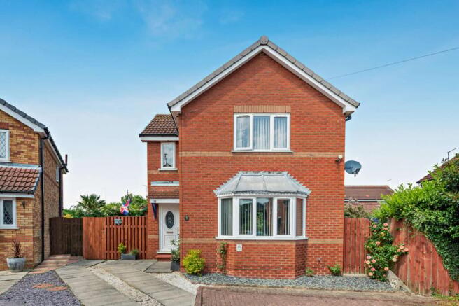 3 bed property, in Robinswood Drive, £170,000