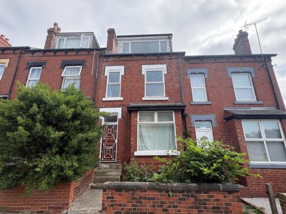 4 bed property, in Reginald View, £160,000