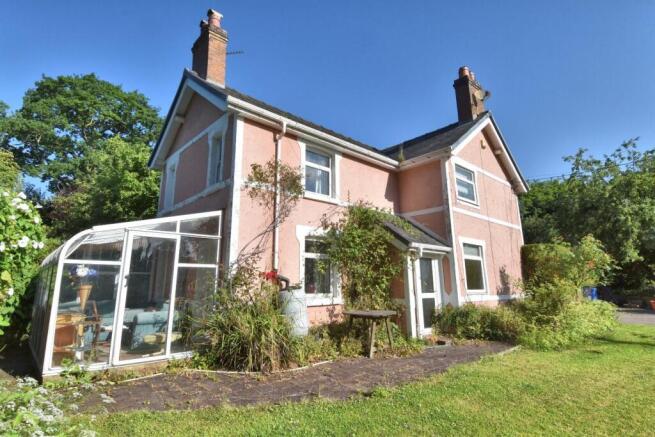 3 bed property, in Brookhouse, £400,000