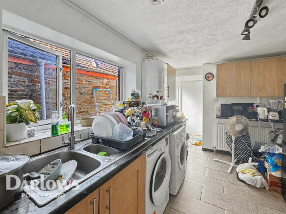 3 bed property, in Meadow Street, £160,000