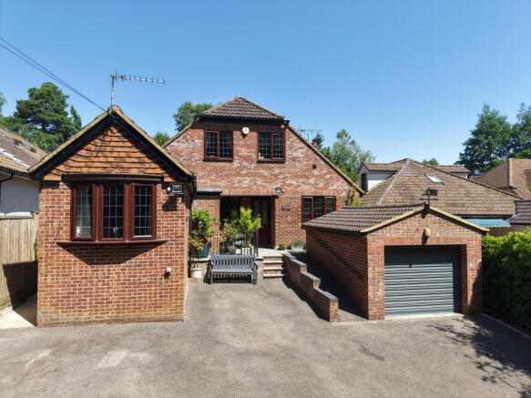 5 bed property, in Fagnall Lane, £1,095,000