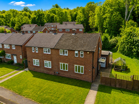 3 bed property, in Chiltern Road, £365,000