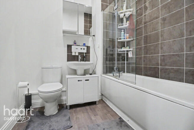 2 bed property, in Richmer Road, £250,000