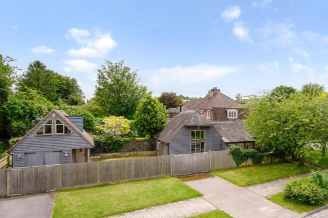 3 bed property, in Churchfield Way, £675,000