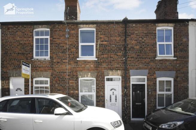 2 bed property, in Carlton Street, £140,000