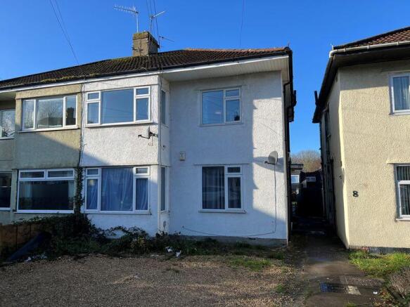 2 bed property, in Wharnecliffe Close, £180,000