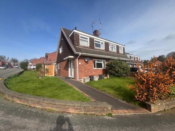 3 bed property, in Oakhill Close, £150,000