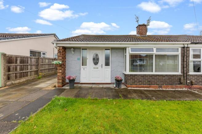2 bed property, in Winfrith Road, £240,000