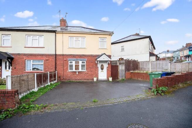 3 bed property, in Hartland Avenue, £190,000