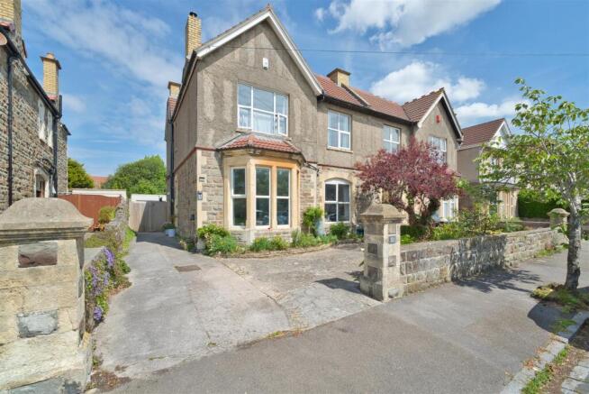 4 bed property, in Charlton Road, £550,000
