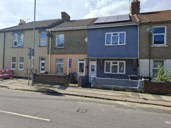 3 bed property, in Ferndale Road, £200,000